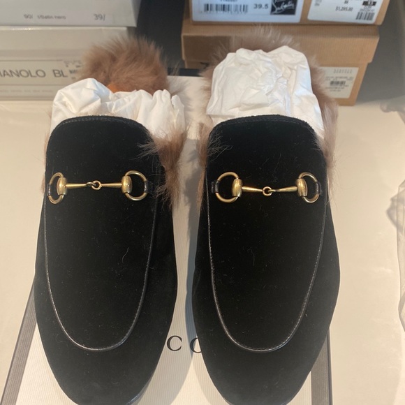 Gucci Shoes - Gucci soft black velvet shoes with camel fur 39.5